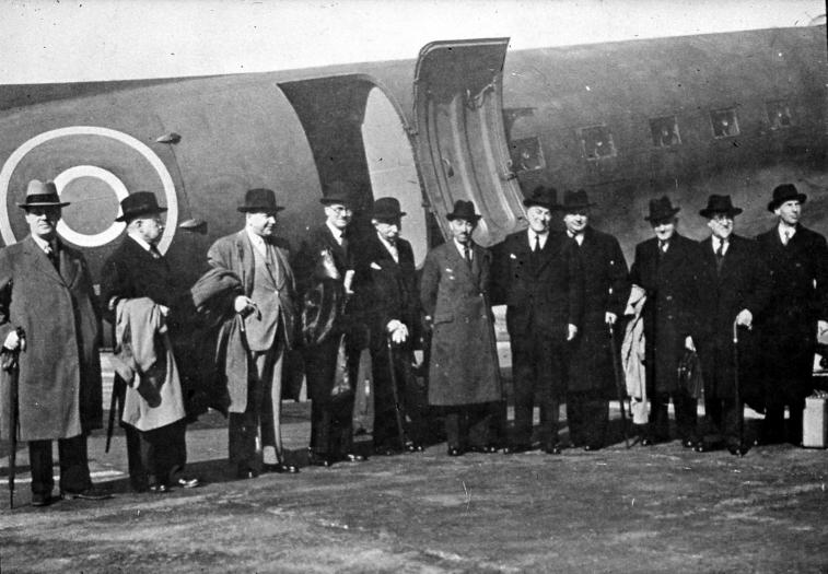 The Belgian Government's return from London, 8 September 1944, photo no. 220653, CegeSoma, RTBF Collections.