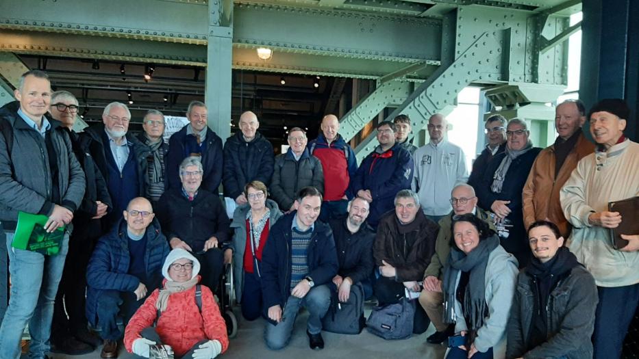 Une partie des membres de l'équipe 'Wikibase resistance' et quelques membres de l'asbl 'Les Amis du CegeSoma', Train World, 11.12.2025.