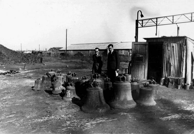 Enlèvement des cloches - Schaerbeek mai 1944, photo n°83411, copyright CegeSoma/Archives de l'Etat Enlèvement des cloches - Schaerbeek mai 1944, photo n°83411, copyright CegeSoma/Archives de l'Etat